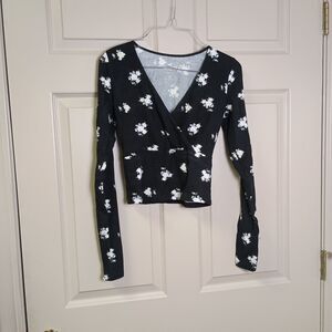 Hollister Womens Baby Tee Size Small Black Long Sleeve Floral Faux Wrap Vneck